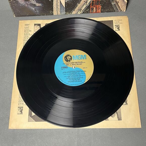 2001 A Space Odyssey Original 1968 Vinyl Record LP & Sealed VHS movie Kurbick - Picture 6 of 12